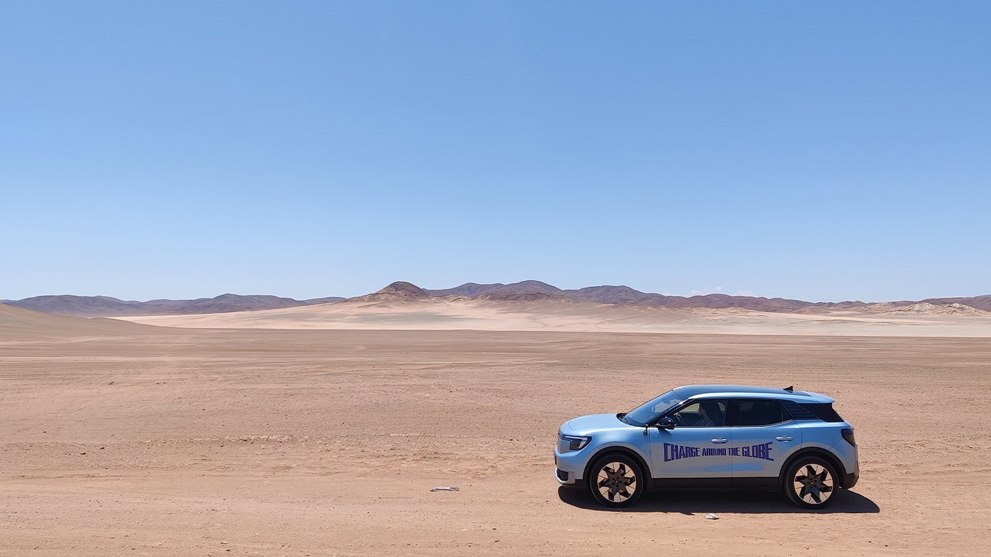 Aventuriera Lexie Alford cu Ford Explorer electric.