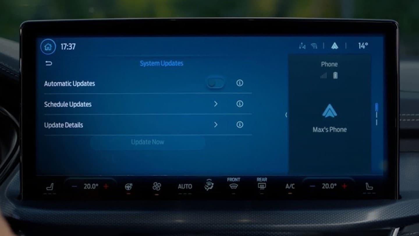 SYNC 4 afișând automat actualizări pe ecran.