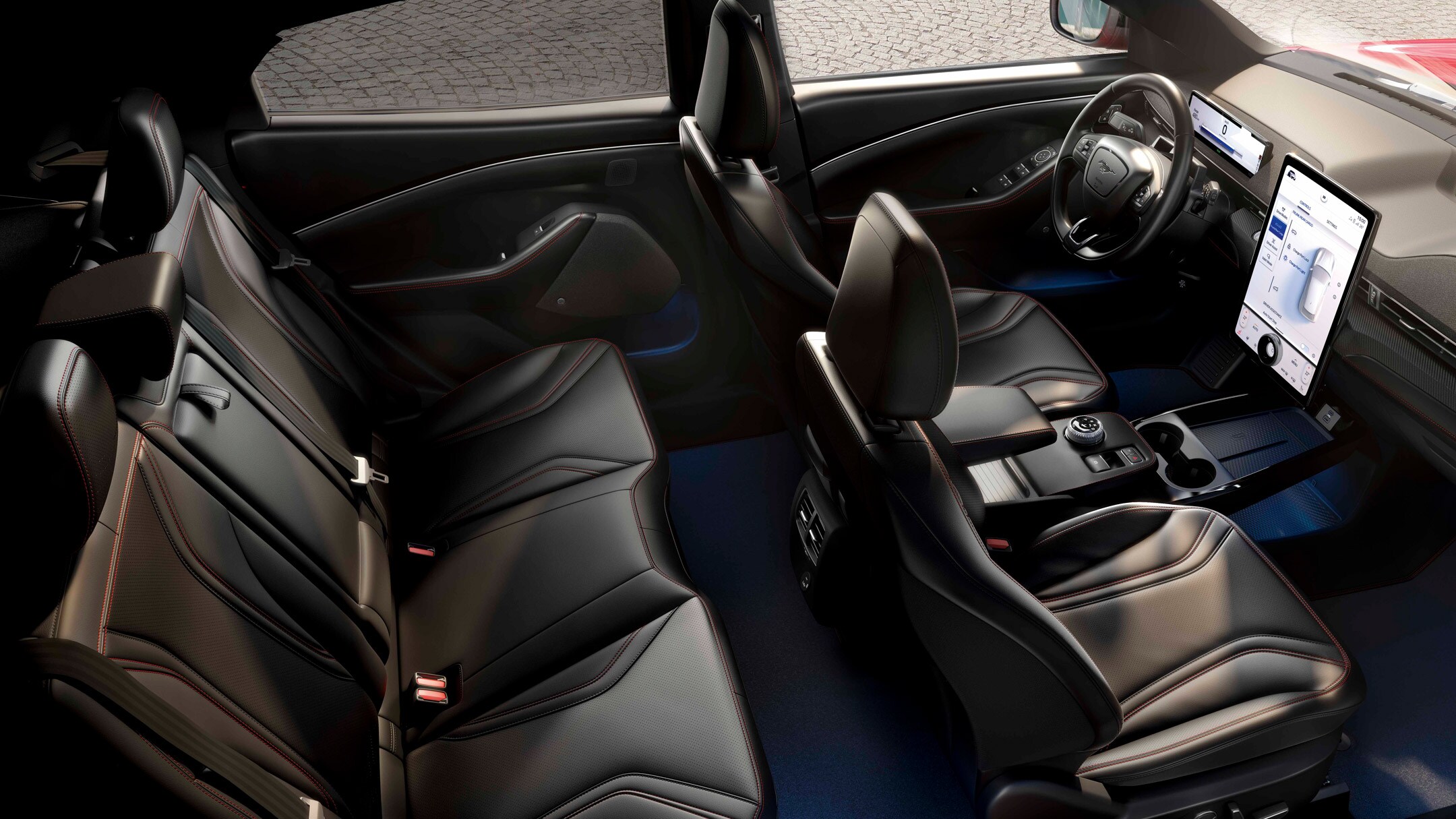 Ford Mustang Mach-E vedere din interior cu toate scaunele