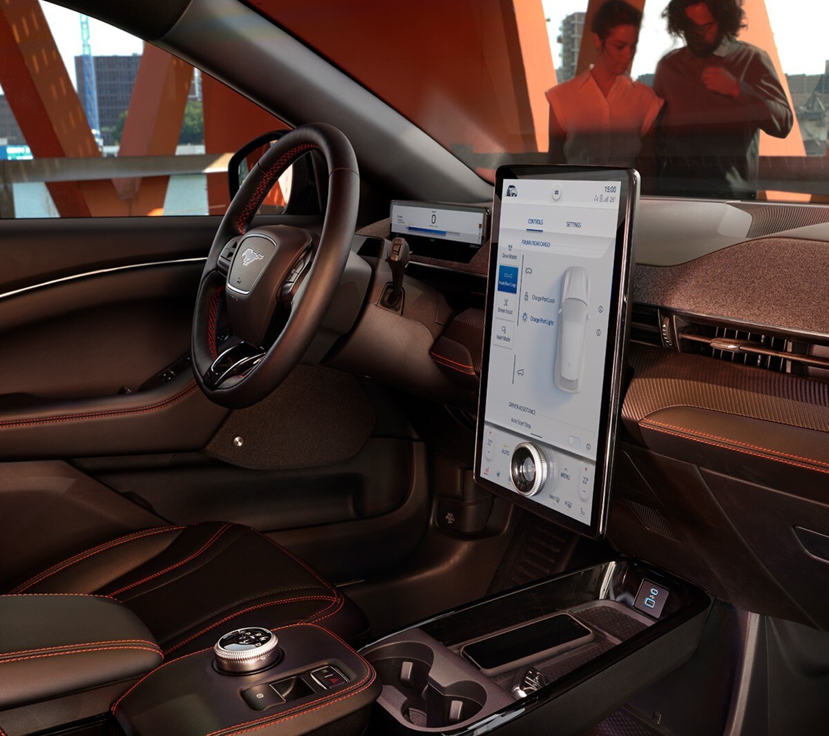 Ford Mustang Mach-E vedere din interior cu panoul de bord