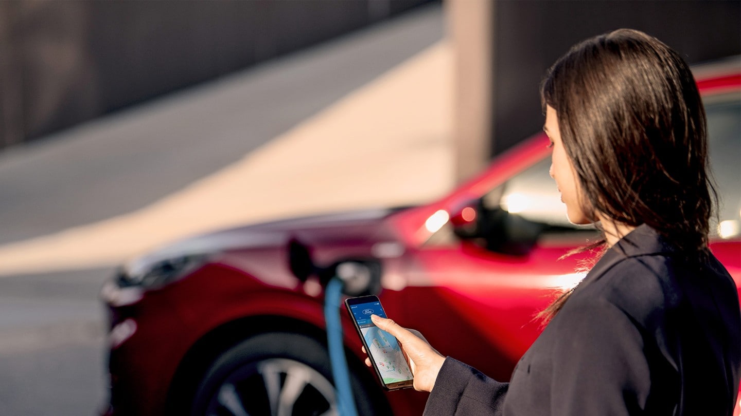 Ford Kuga access la incarcare prin smartphone