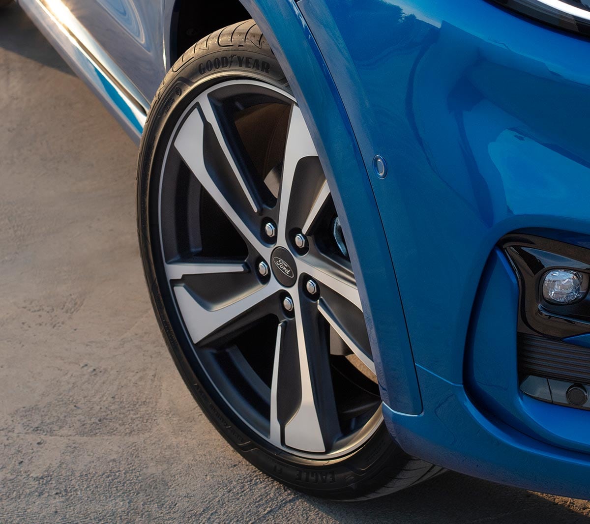 Blue Ford Puma close crop on alloy wheels