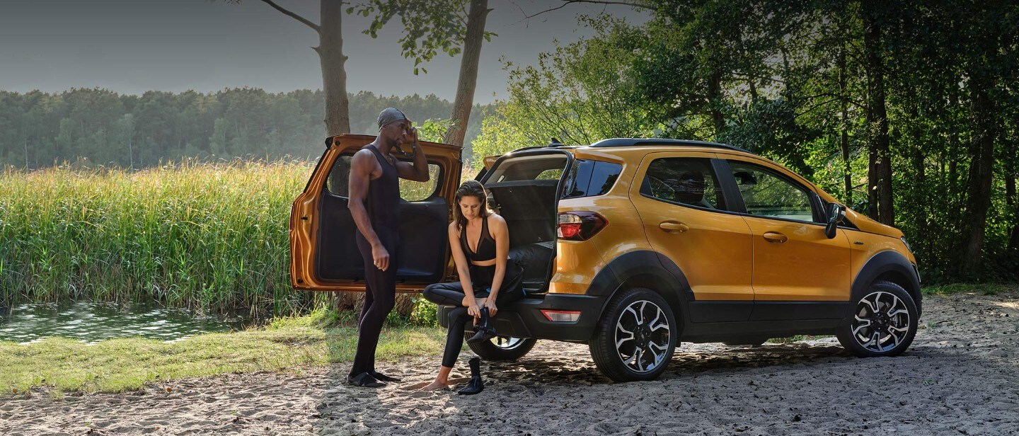 Ford EcoSport Active rear view with active couple