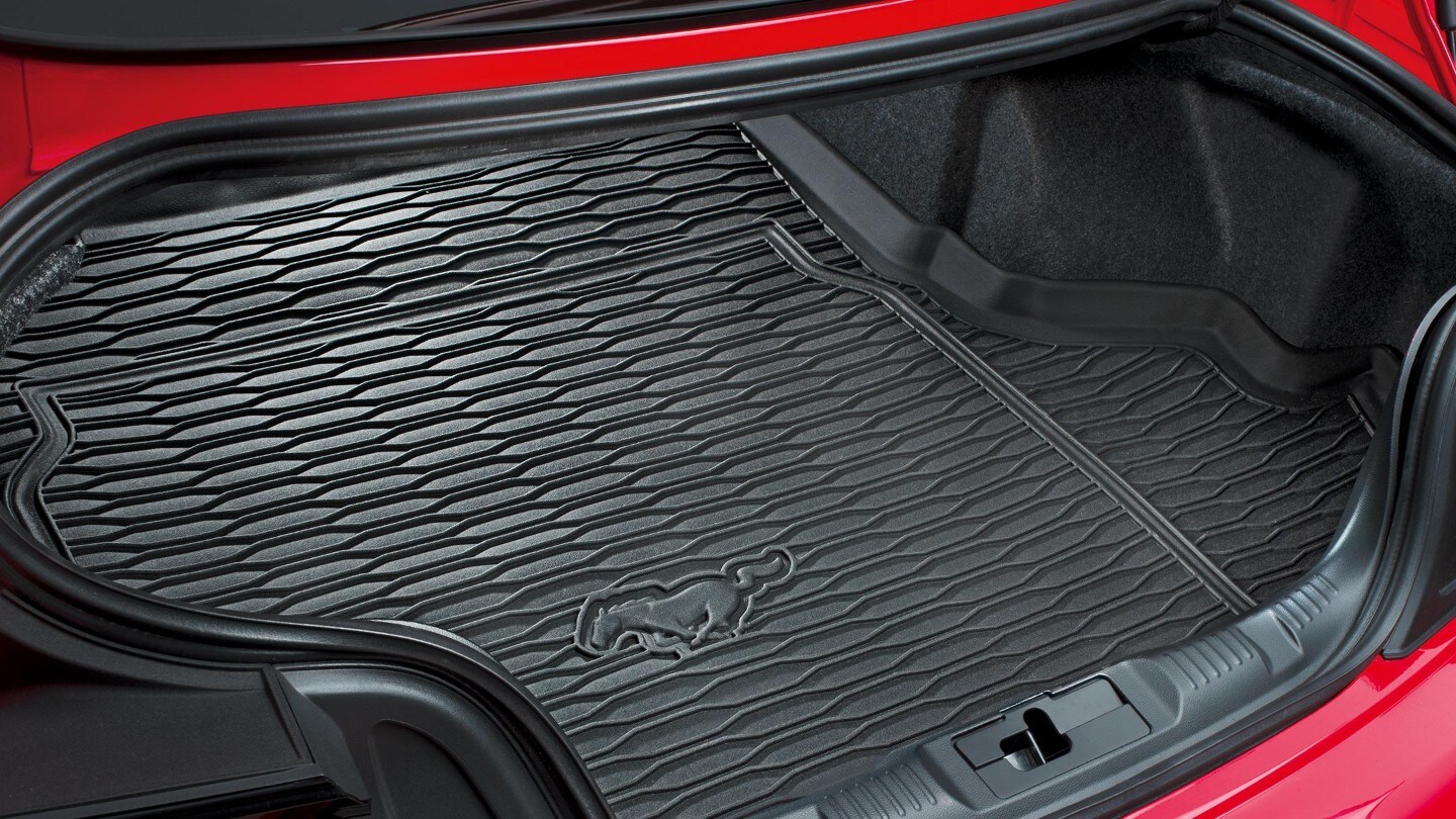 Ford Mustang GT interior cu branding Mustang