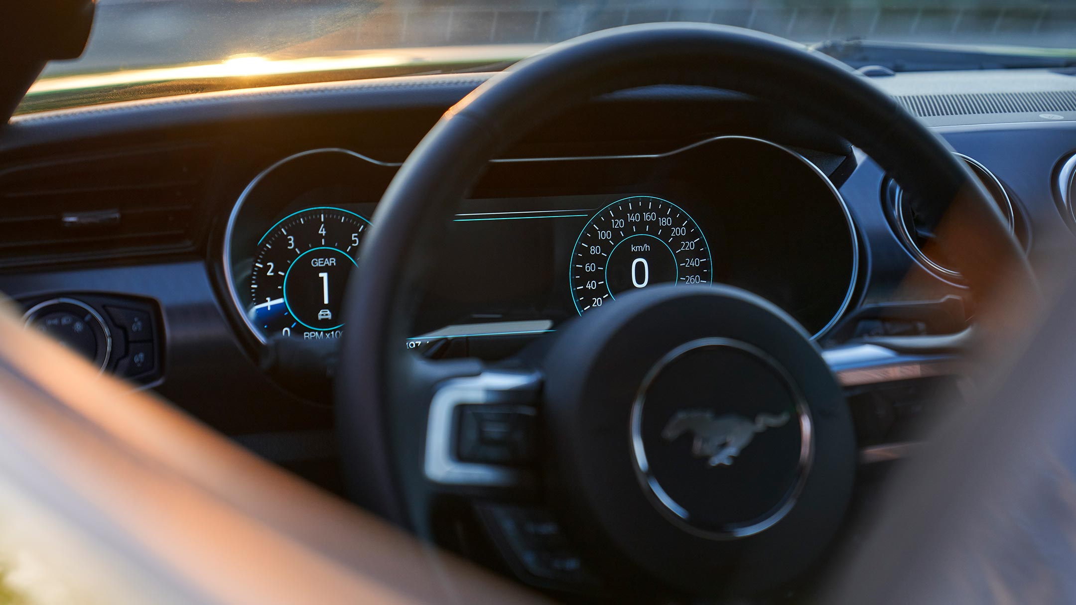 Ford Mustang Mach 1 interior bord digital
