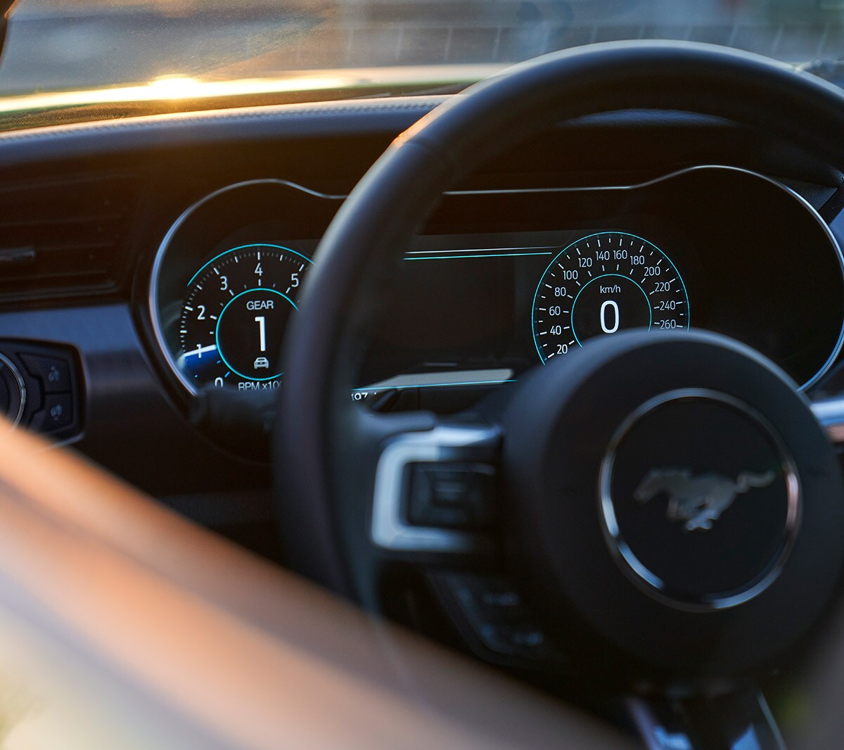 Ford Mustang Mach 1 interior bord digital