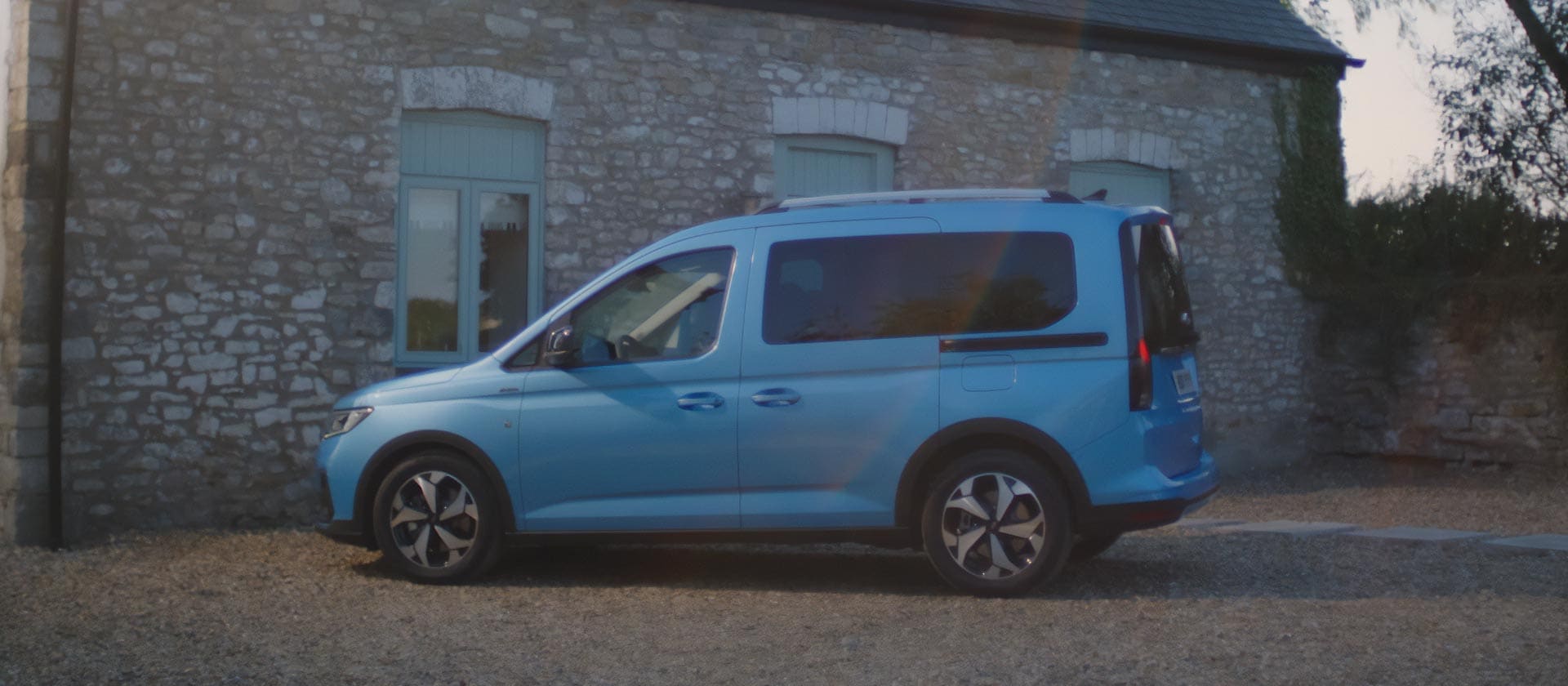  Ford Tourneo Connect- vedere laterală