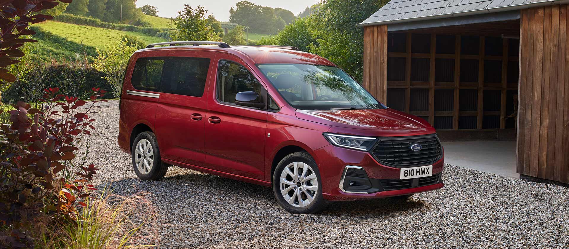 Ford Tourneo Connect Titanium vedere frontală laterală