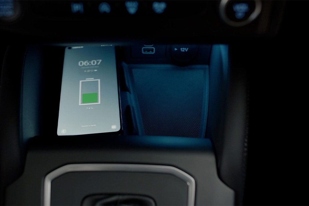 Încărcare telefon smart în  Ford Tourneo Connect