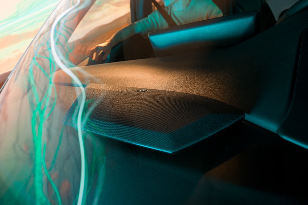 Un prim-plan al boxei sistemului de sunet premium B&amp;O în interiorul Ford Kuga Sound Edition.