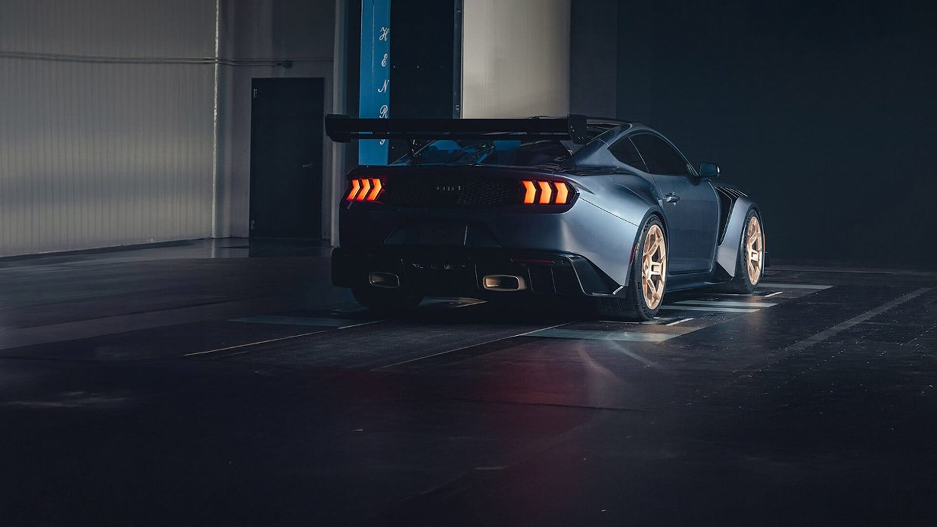 Ford Mustang GTD condus într-un tunel
