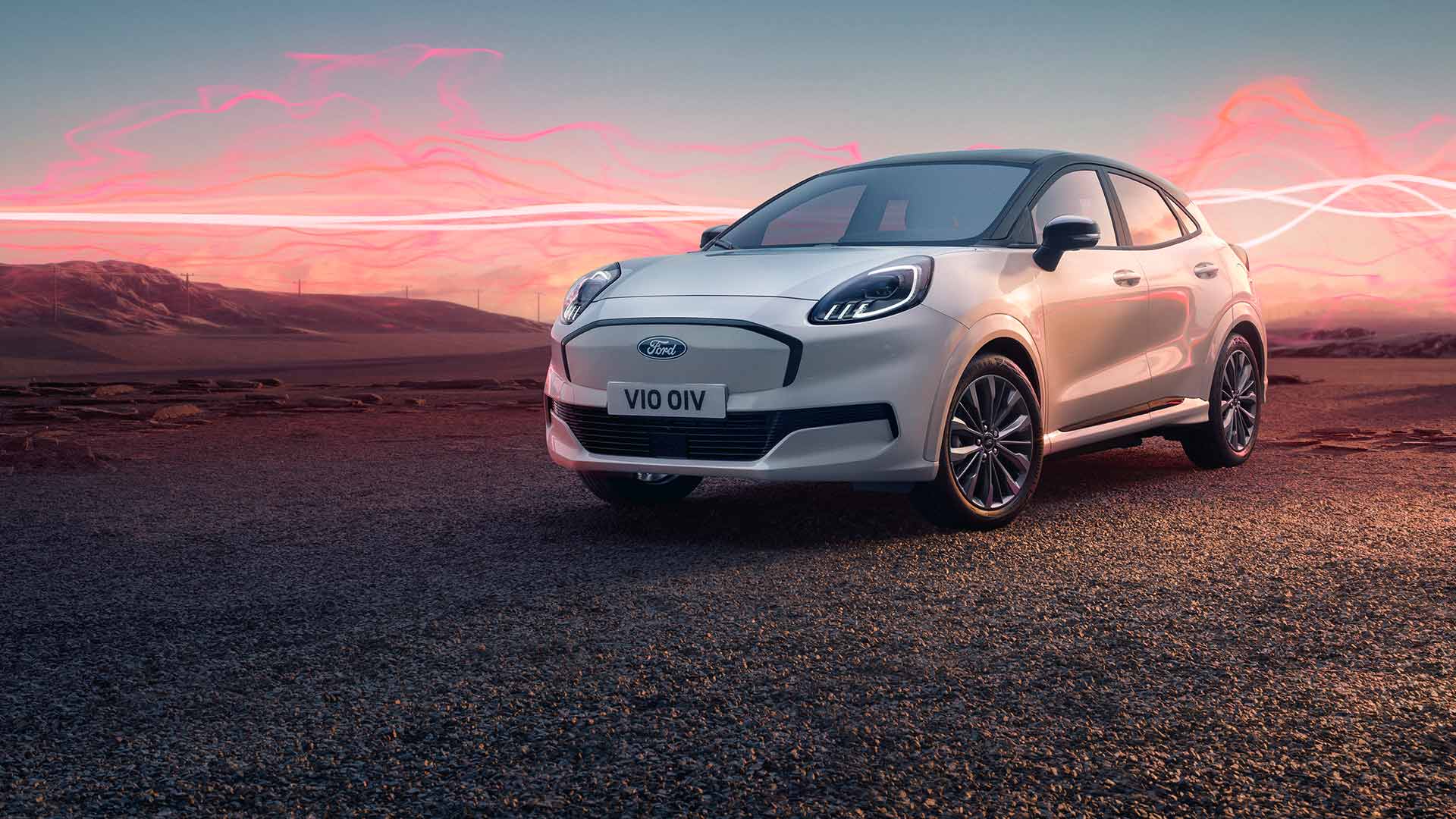 Modelul Ford Puma Gen-E Sound Edition alb, parcat, cu grafică cu unde sonore roșii în fundal.