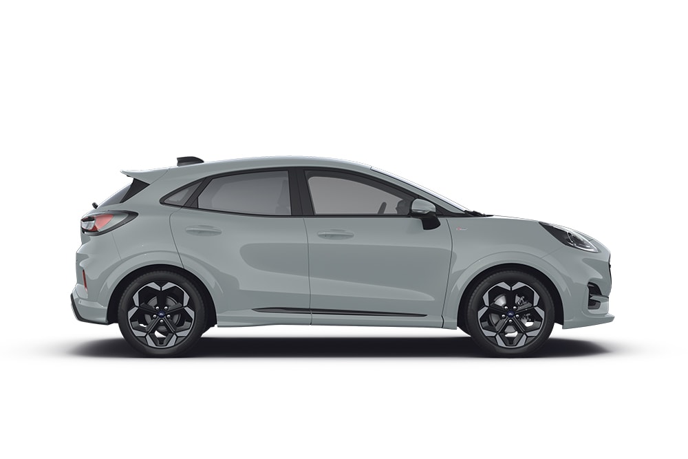 Un Puma argintiu din gama de mașini mici Ford.