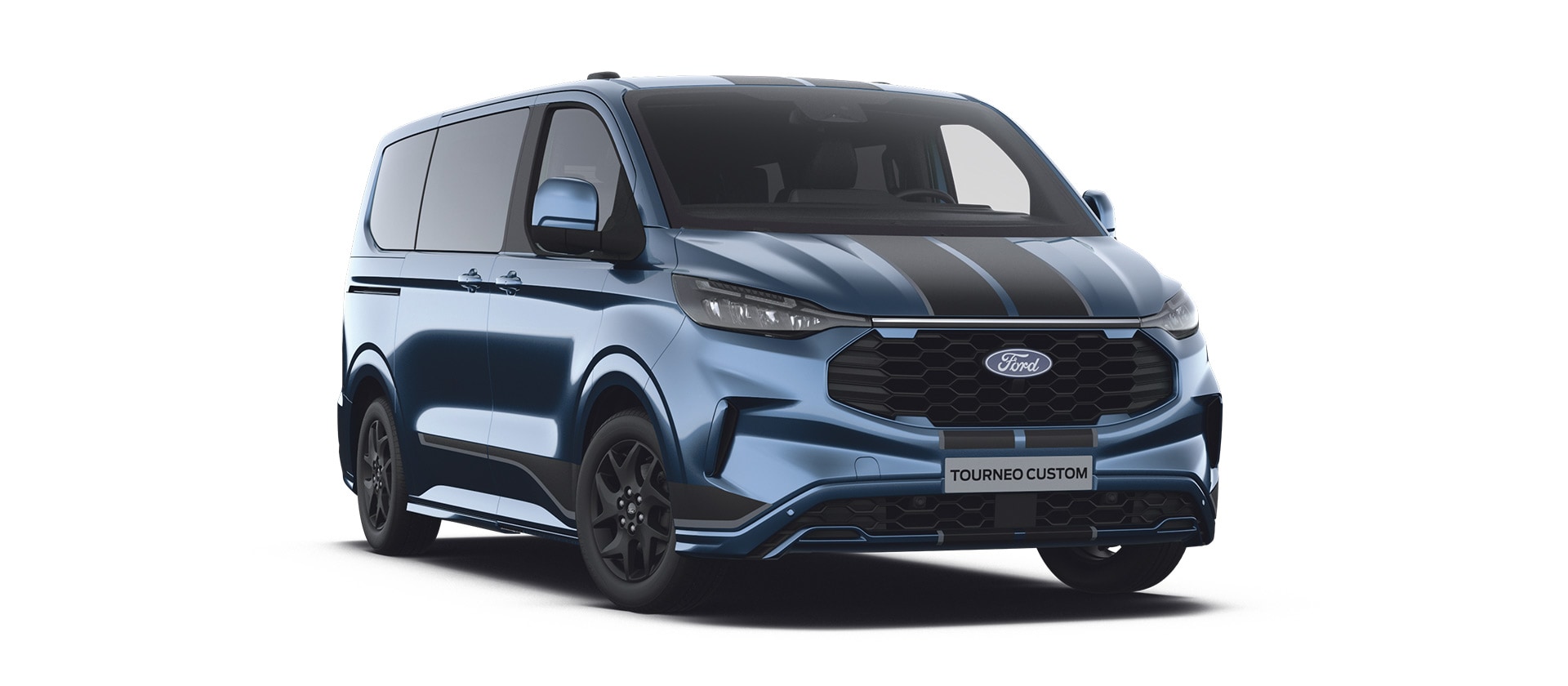 Un Ford Tourneo Custom Sport albastru cu bandă de protecție neagră văzut din unghiul din stânga față.
