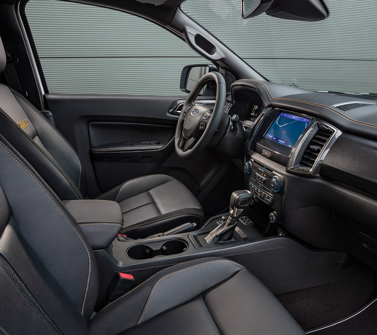 Ford Ranger MS-RT vedere din interior cu scaunele