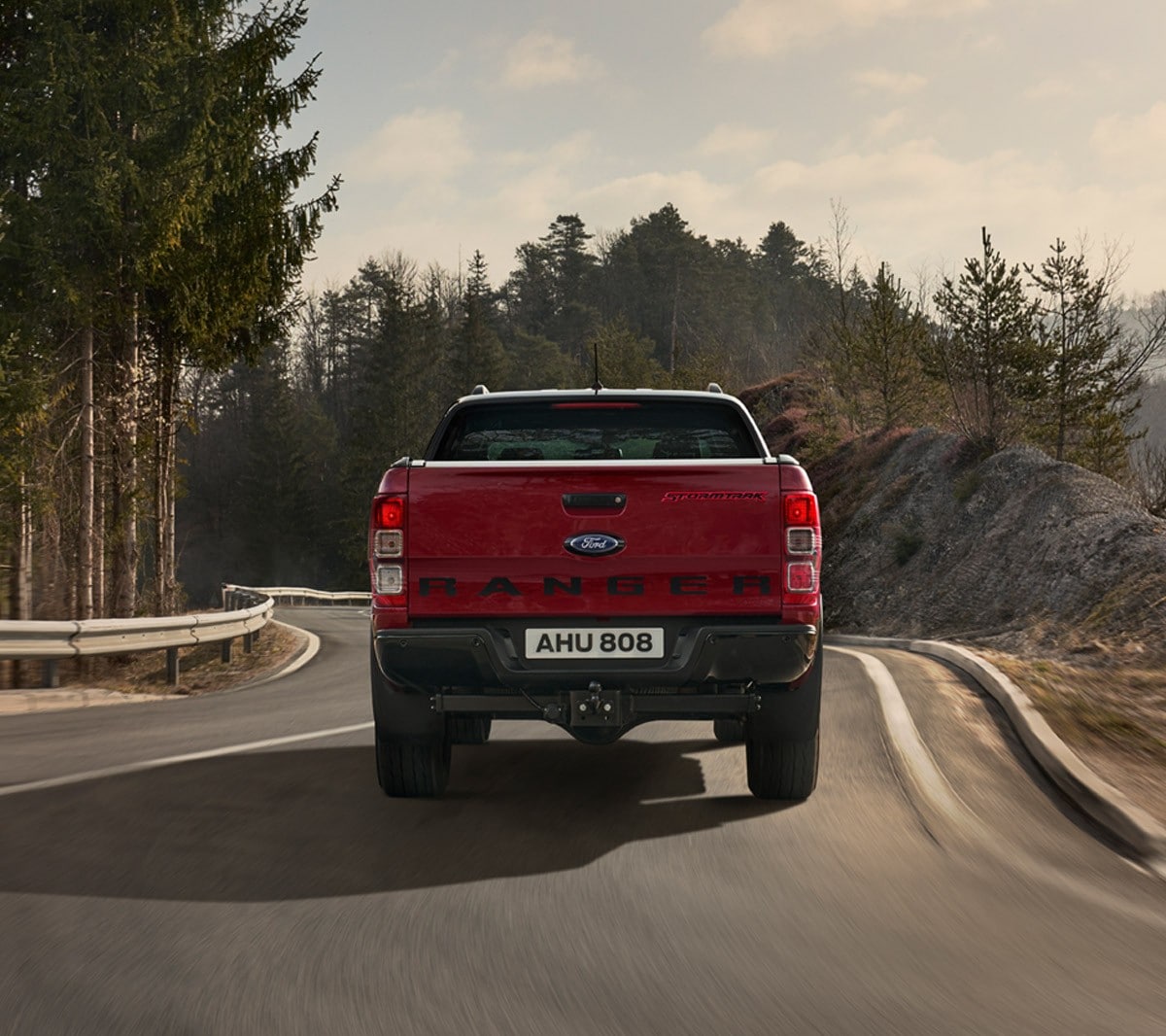 Ford Ranger Stormtrak vedere din spate