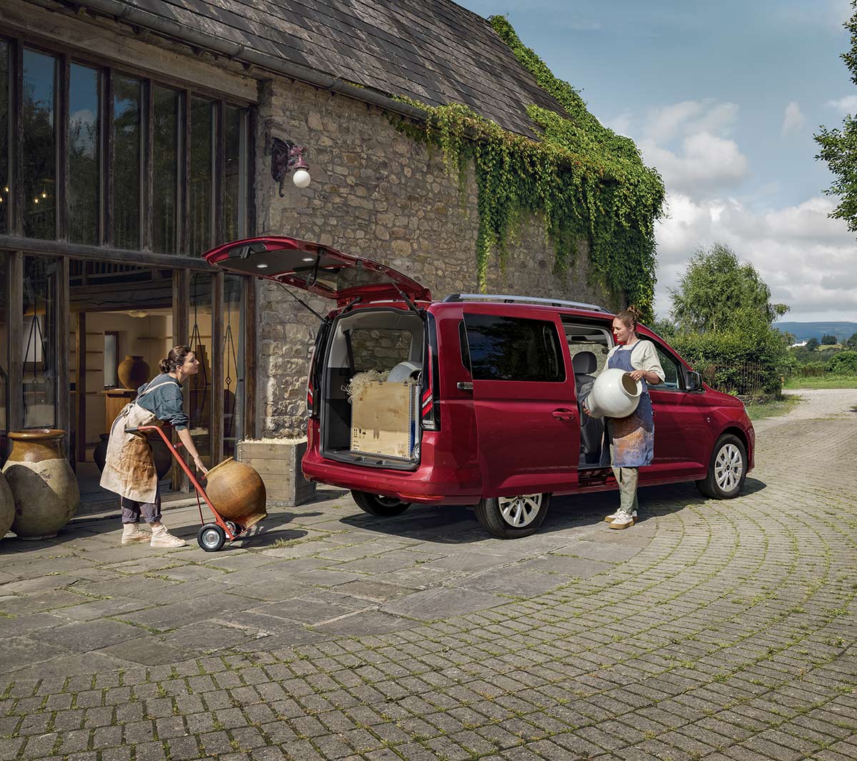 Ford Tourneo Connect, prim-plan faruri distincte.