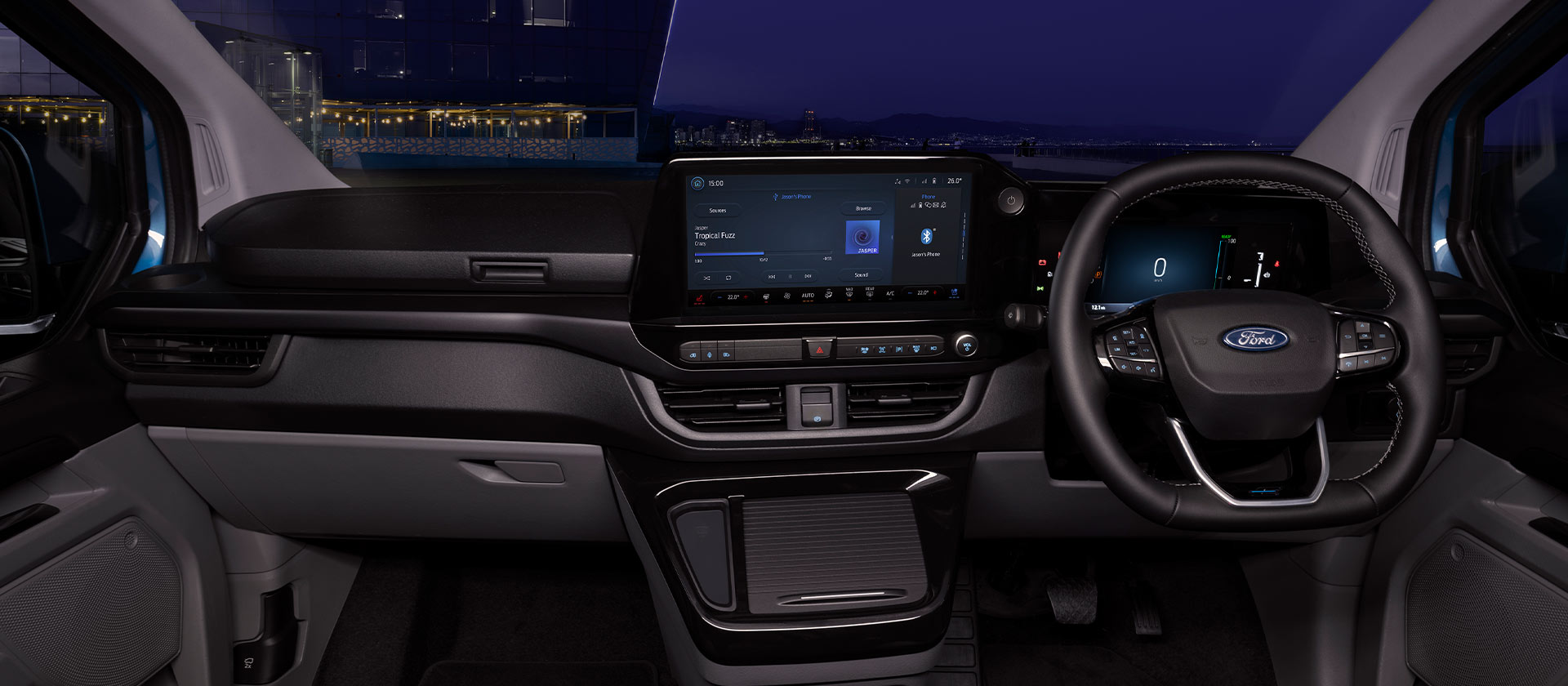 Interior furgon electric Ford E-Transit Custom pe timp de noapte.
