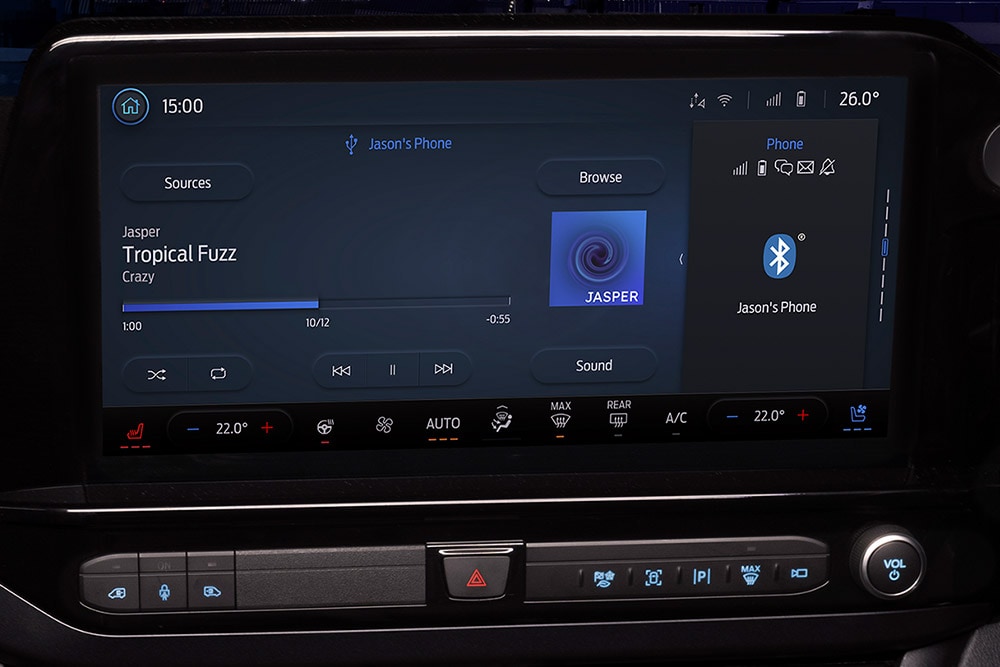 Ecran infotainment într-un furgon electric Ford E-Transit Custom.