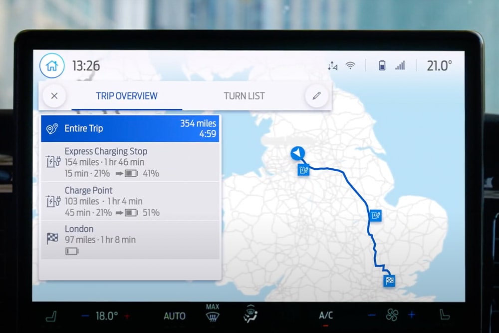 Ecranul de navigare al unui furgon electric Ford E-Transit Custom care afișează o prezentare generală a cursei.