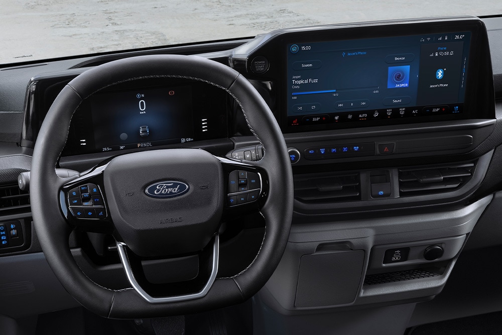  Vedere interioară a volanului și a tabloului de bord  într-un Ford Transit Custom