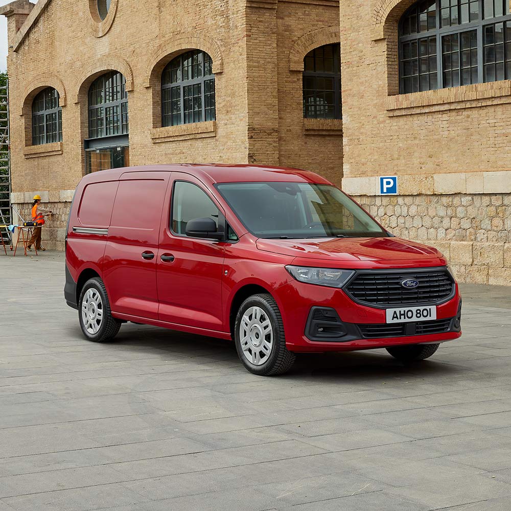 Ford Transit Connect Trend în culoarea roșie Lava, cu grilă față și faruri automate.