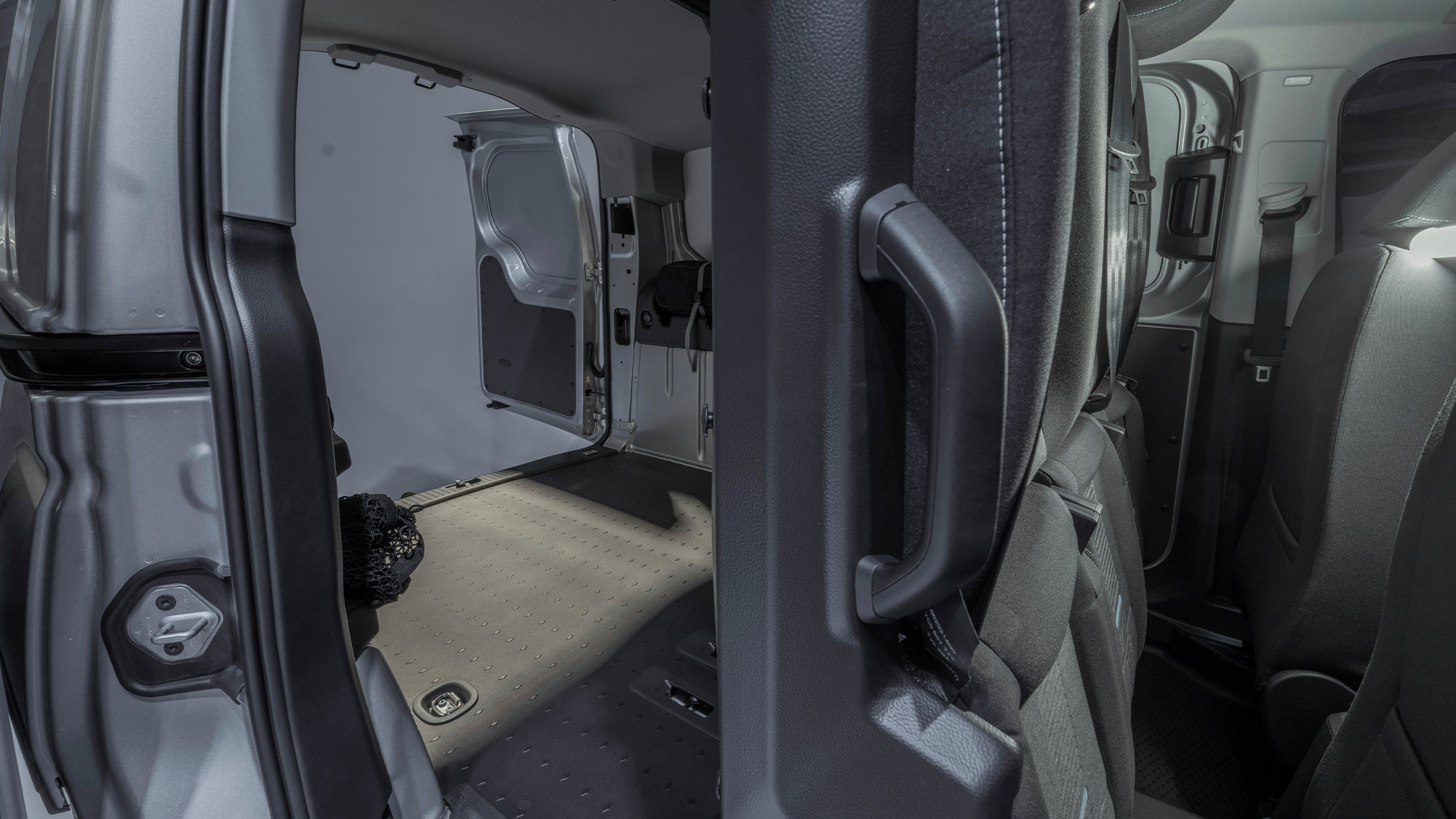 Spațiu de încărcare Ford Transit Connect complet nou cu FlexCab setat la 1 rând de scaune.