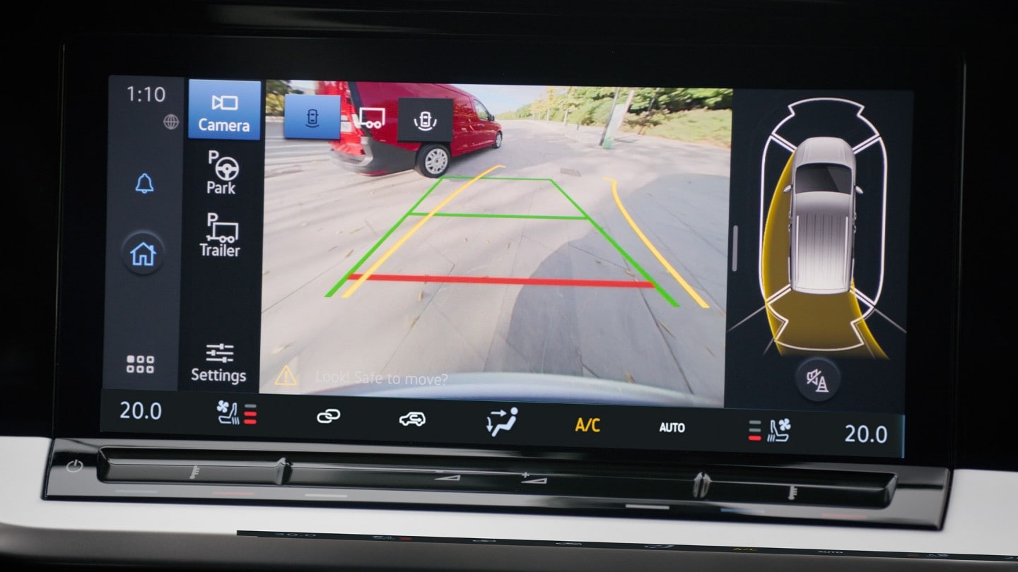 Ecran tactil color de 10” care prezintă camera retrovizoare și tehnologia funcțională Pro Trailer Backup Assist.