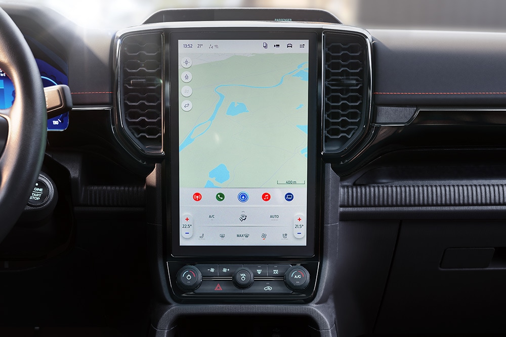 Prim-plan al ecranului tactil central Ford Ranger SYNC™ 4 de 12 inch [31 cm].