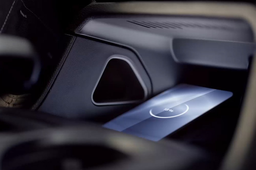 Suport de încărcare wireless în interiorul unui Ford Ranger. 