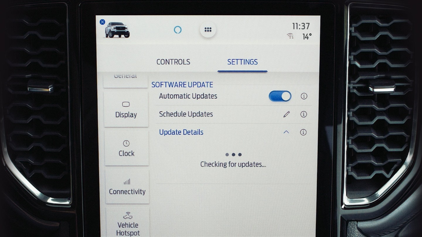 Noul Ford Ranger, prim-plan al ecranului care arată actualizarea software-ului