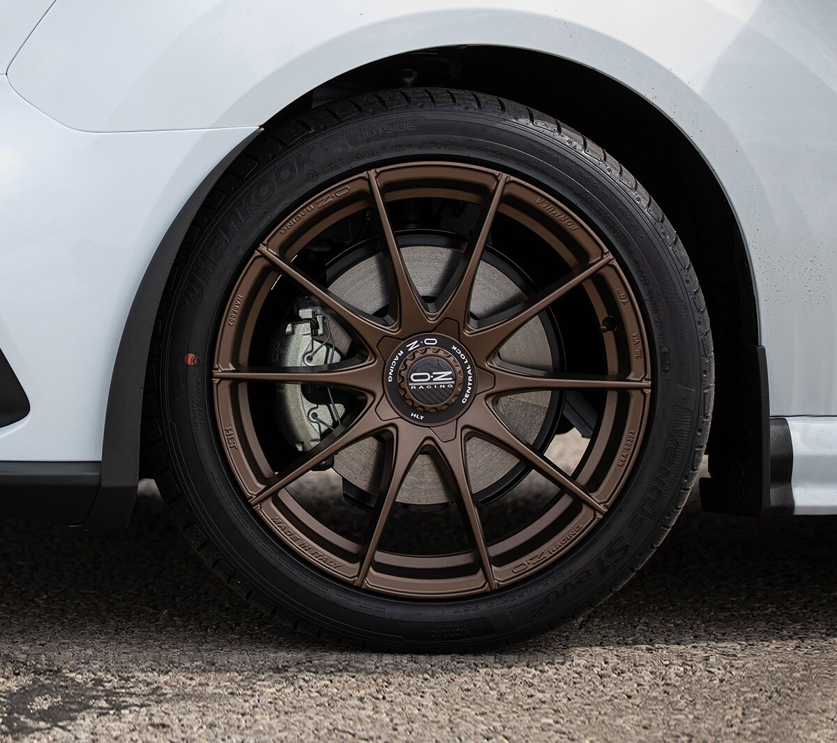 Closeup photo of the Ford Transit Connect MS-RT wheel.