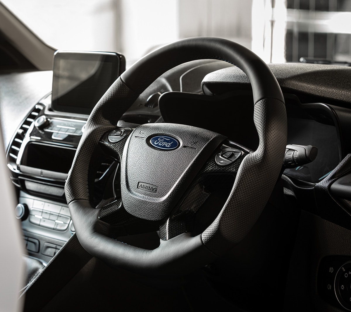 Interior photo of the Ford Transit Custom MS-RT showing the sterring wheel and dashboard.