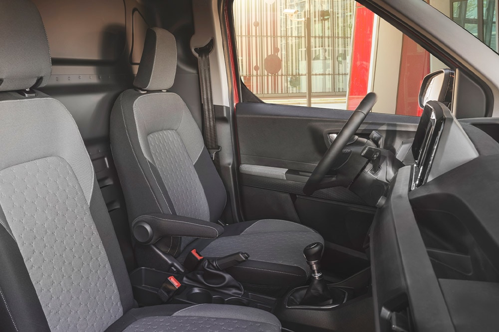 Scaun șofer reglabil în 6 moduri în noul Ford Transit Courier