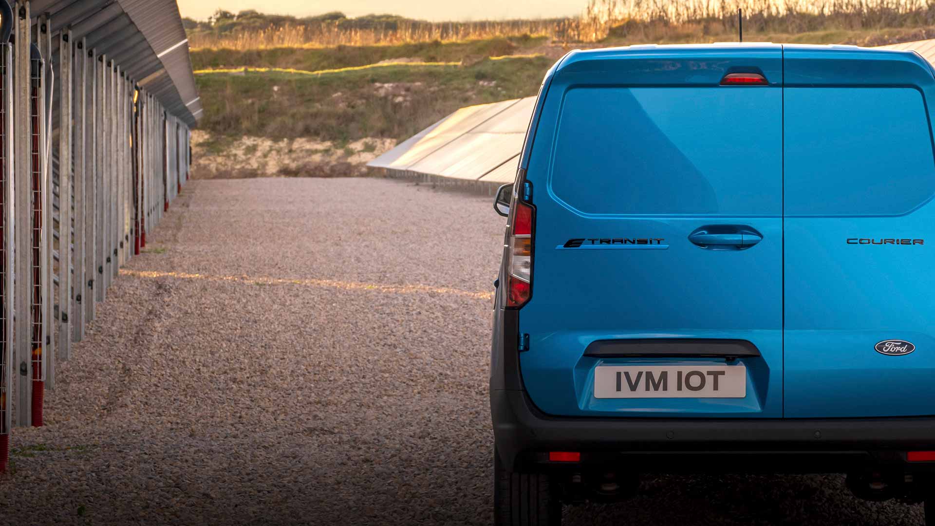 Ford E-Transit Courier - imagine din spate