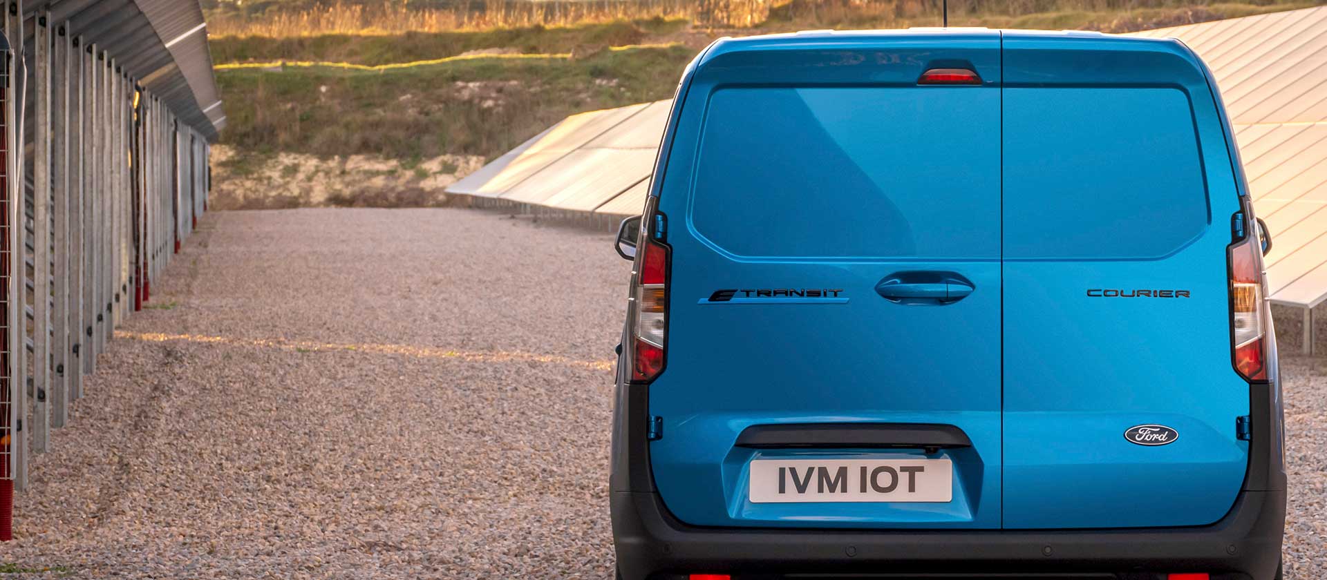 Ford E-Transit Courier - imagine din spate