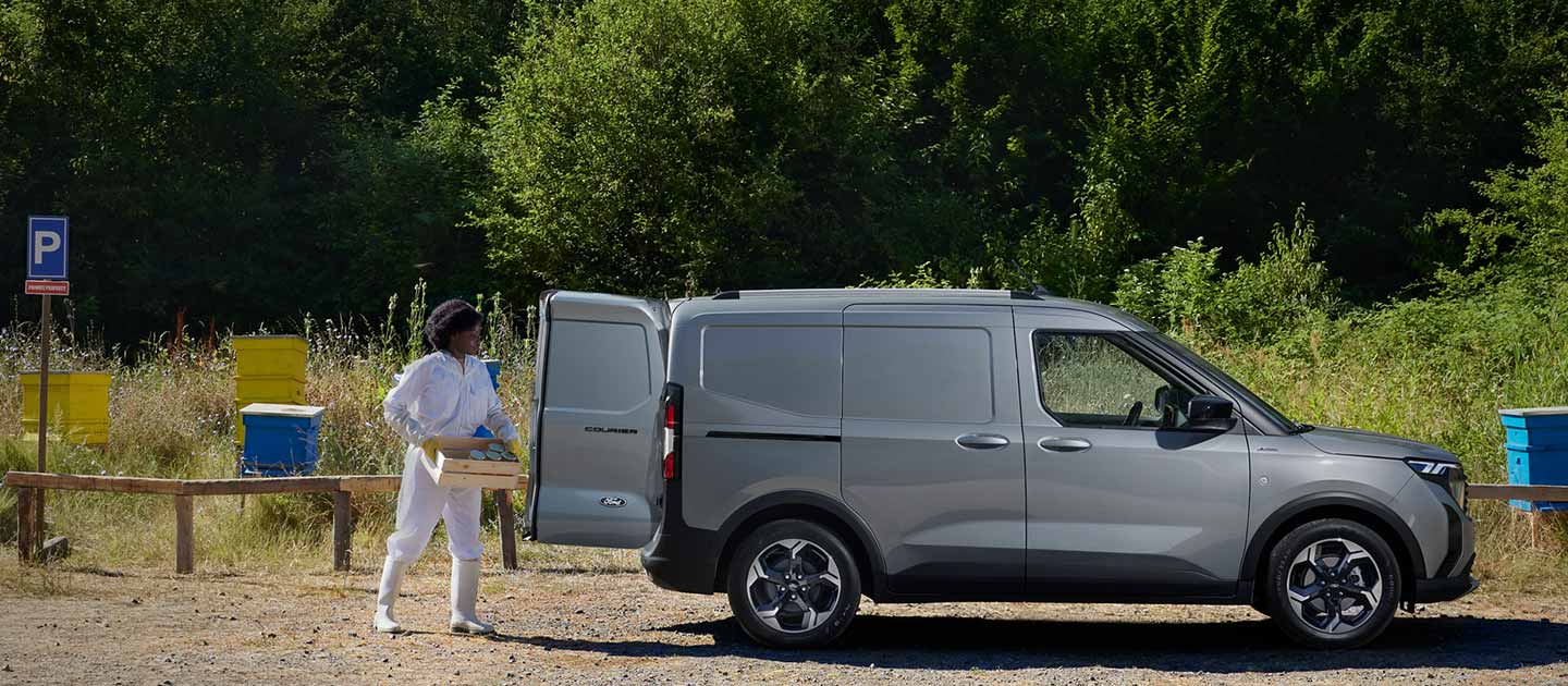 Ford E-Transit Courier - imagine laterala