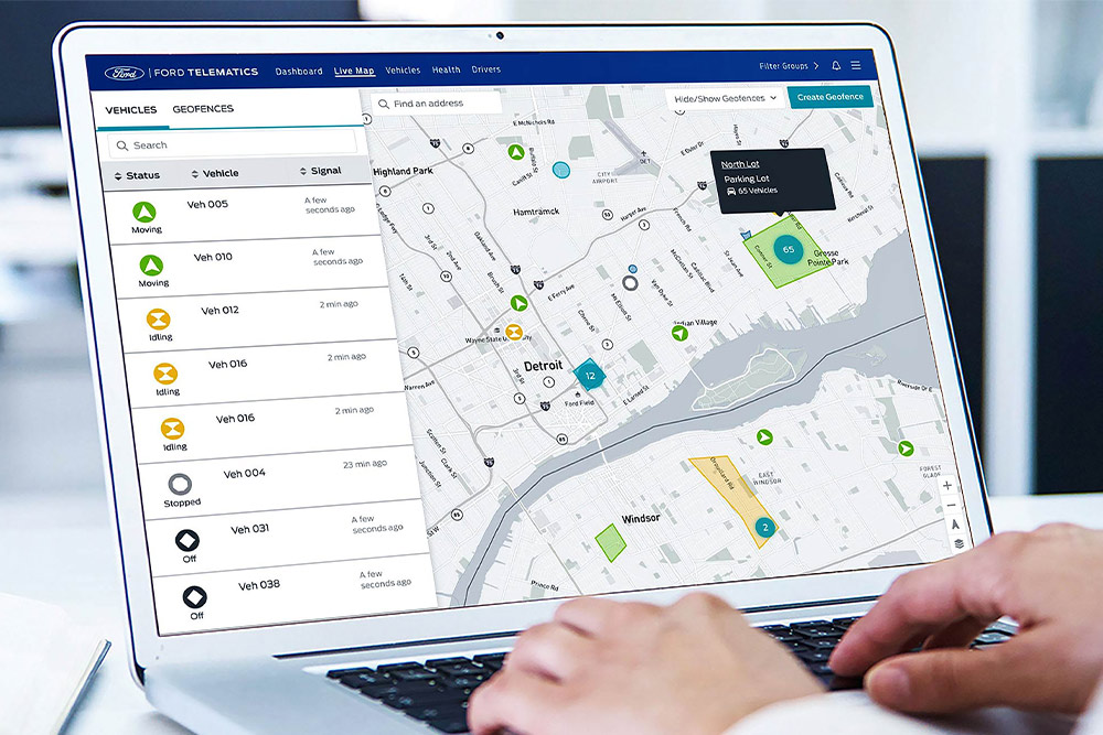  Tabloul de bord Ford Pro Telematics afișat pe ecranul unui laptop.