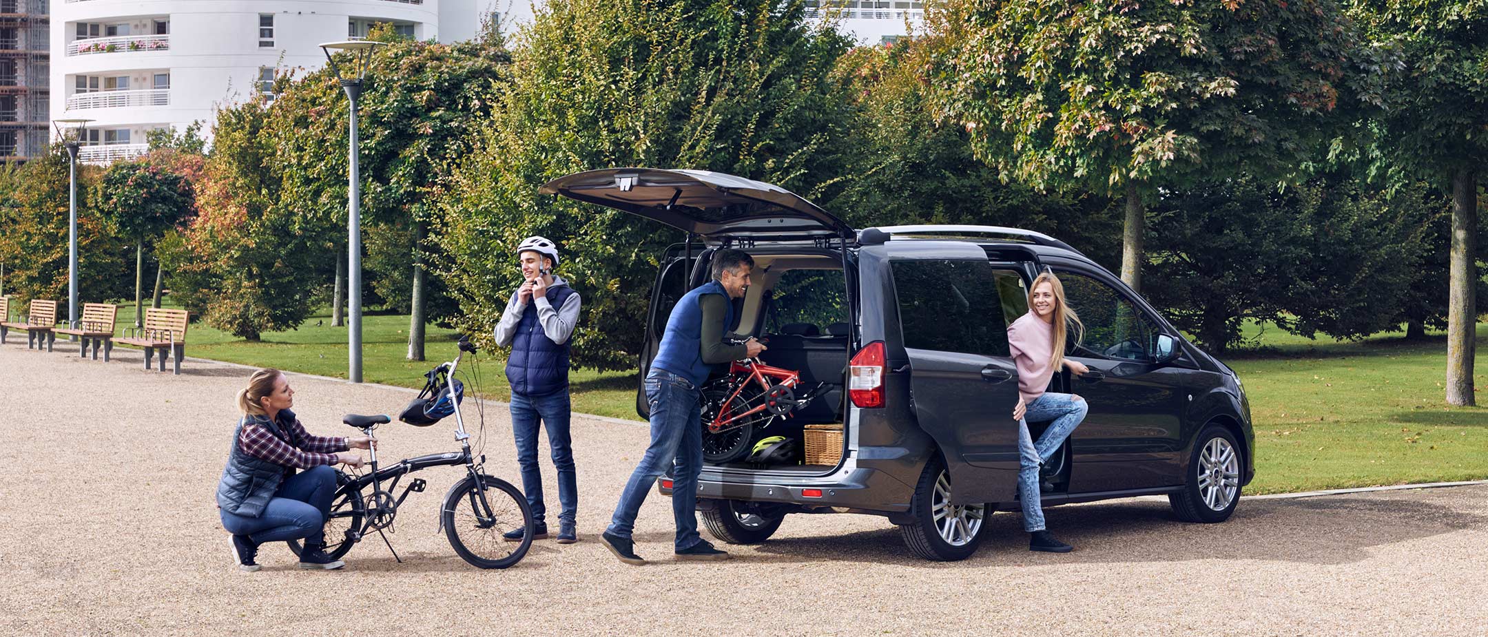 Ford Tourneo Courier with people offloading bicycles
