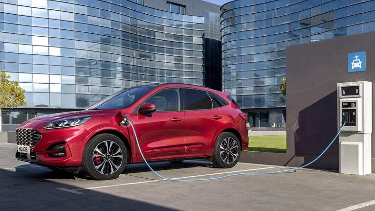 Red Ford Kuga PHEV